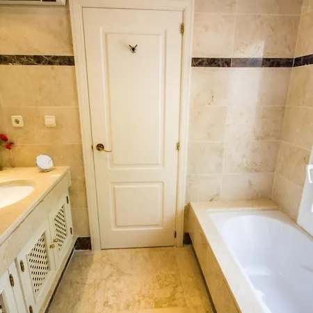 Apartment Jardines De Aldaba, Puerto Banus. Marbella